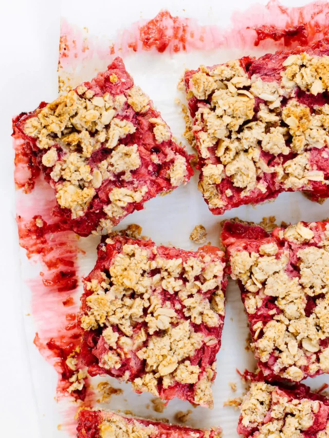 Strawberry-Rhubarb Crumble Bars Recipe